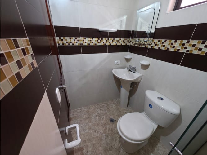 Apartamento de 4 alcobas en arriendo en Boston, Medellín, 98 m² · foto 13 de 24