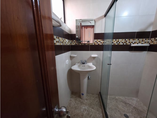 Apartamento de 4 alcobas en arriendo en Boston, Medellín, 98 m² · foto 23 de 24