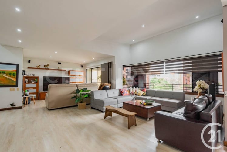 Apartamento de 4 alcobas en venta en La Florida, Medellín, 305 m² · foto 2 de 24