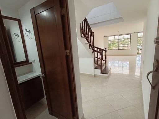 Casa de 3 alcobas en arriendo en El Diamante 2, Envigado, 200 m² · foto 2 de 23