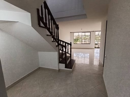 Casa de 3 alcobas en arriendo en El Diamante 2, Envigado, 200 m² · foto 3 de 23