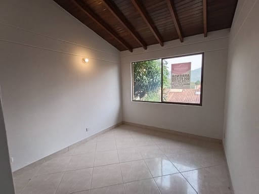 Casa de 3 alcobas en arriendo en El Diamante 2, Envigado, 200 m² · foto 13 de 23