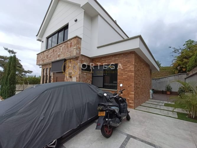 Casa de 4 alcobas en arriendo en Ruitoque Condominio, Piedecuesta, 250 m² · foto 3 de 24