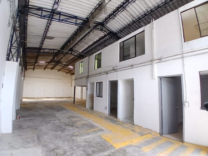 Bodega en arriendo en Santa Fe, Medellín, 210 m² · foto 6 de 10