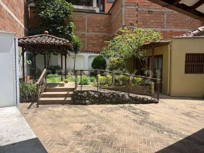 Casa de 6 alcobas en venta en Laureles, Medellín, 398 m² · foto 6 de 17