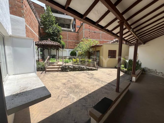 Casa de 6 alcobas en venta en Laureles, Medellín, 398 m² · foto 7 de 17