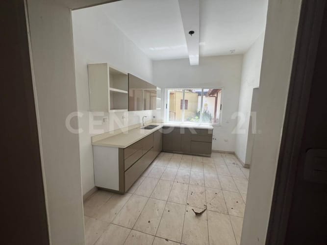 Casa de 6 alcobas en venta en Laureles, Medellín, 398 m² · foto 16 de 17