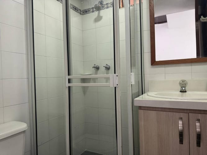 Apartamento de 2 alcobas en arriendo en El Poblado, Medellín, 62 m² · foto 10 de 11