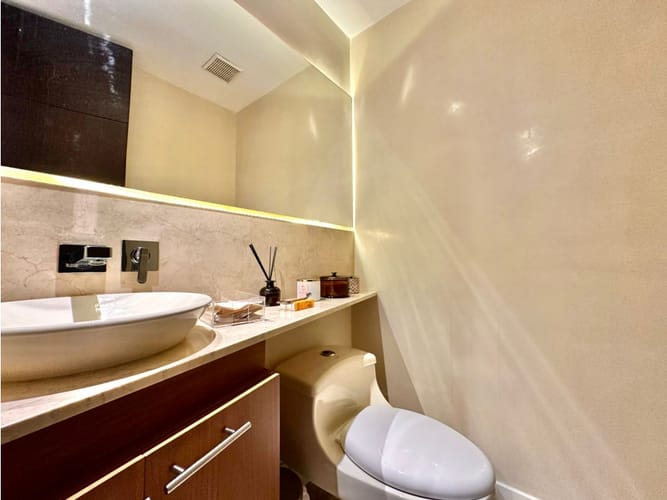 Apartamento de 3 alcobas en arriendo en El Tesoro, Medellín, 245 m² · foto 4 de 24