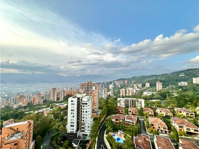 Apartamento de 3 alcobas en arriendo en El Tesoro, Medellín, 245 m² · foto 11 de 24