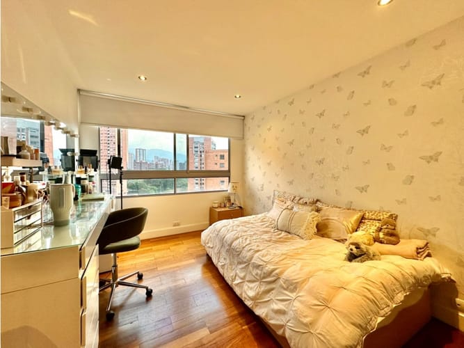 Apartamento de 3 alcobas en arriendo en El Tesoro, Medellín, 245 m² · foto 23 de 24