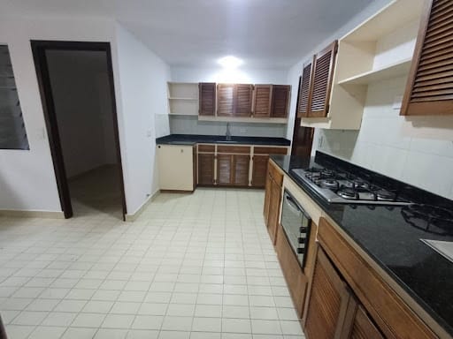 Apartamento de 3 alcobas en arriendo en Vizcaya, Medellín, 154 m² · foto 2 de 20