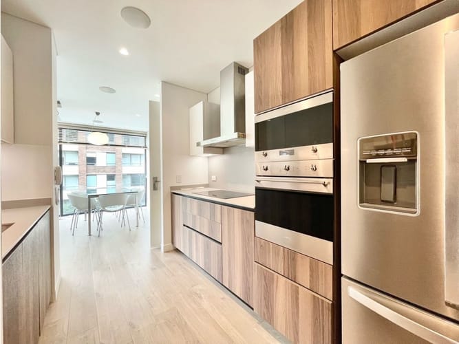 Apartamento de 2 alcobas en venta en Chico Norte, Bogotá, 105 m² · foto 2 de 23