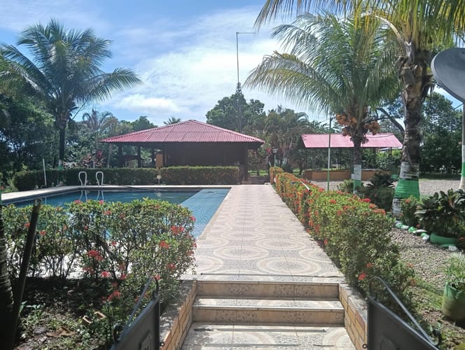 Finca en venta en Cairo Alto, Villavicencio, 3300 m² · foto 2 de 9