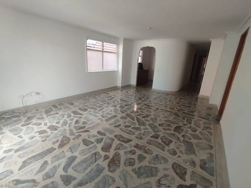Apartamento de 4 alcobas en arriendo en El Portal, Itagüí, 110 m² · foto 2 de 22