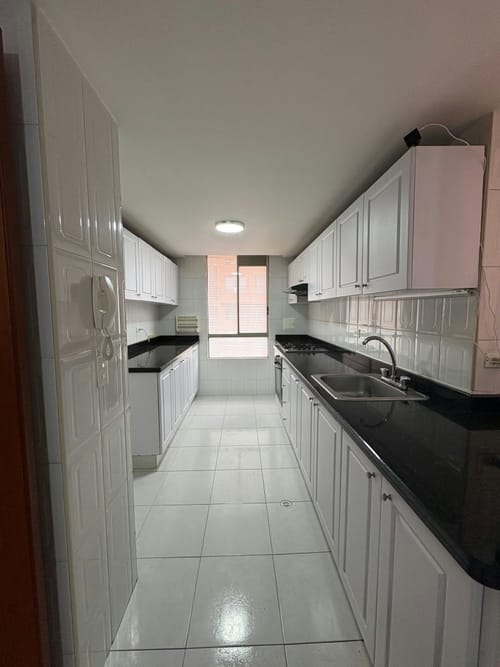 Apartamento en venta en Lagos De Cordoba, Bogotá · foto 4 de 24