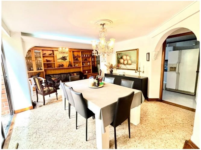Apartamento de 3 alcobas en venta en Los Balsos, Medellín, 200 m² · foto 2 de 12