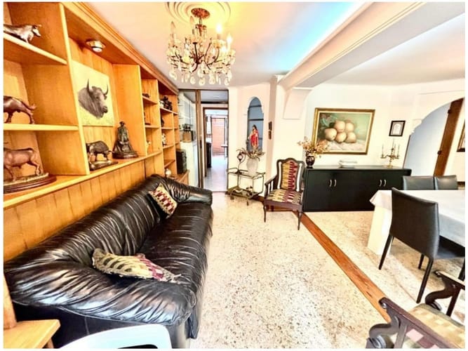 Apartamento de 3 alcobas en venta en Los Balsos, Medellín, 200 m² · foto 3 de 12