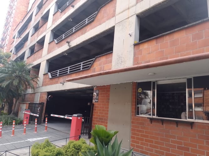 Apartamento de 3 alcobas en venta en Los Colores, Medellín, 67 m² · foto 12 de 24
