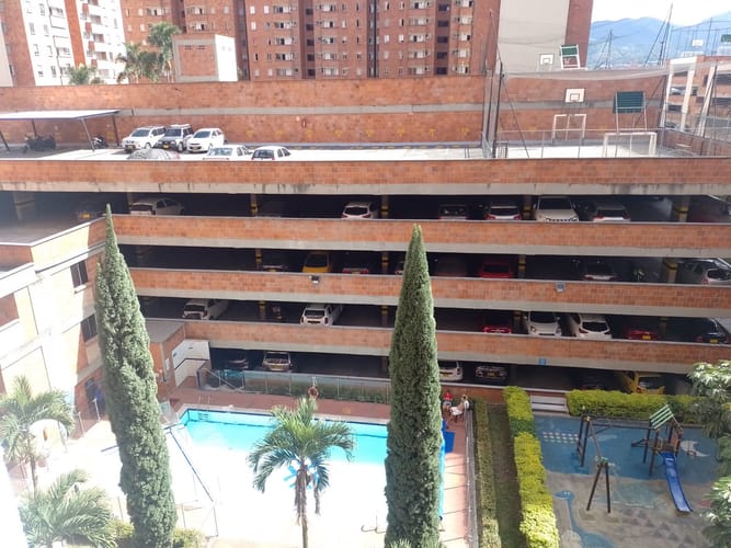 Apartamento de 3 alcobas en venta en Los Colores, Medellín, 67 m² · foto 21 de 24