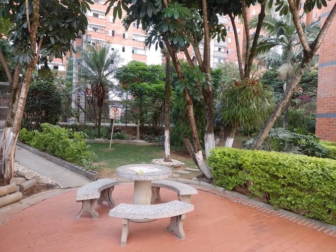 Apartamento de 3 alcobas en venta en Los Colores, Medellín, 67 m² · foto 23 de 24
