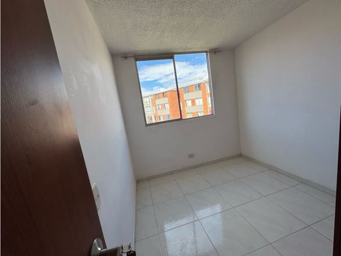 Apartamento de 3 alcobas en venta en Villa Italia, Soacha, 51 m² · foto 12 de 18