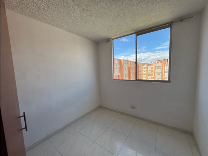 Apartamento de 3 alcobas en venta en Villa Italia, Soacha, 51 m² · foto 13 de 18