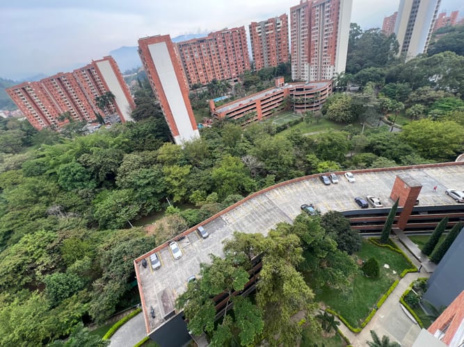Apartamento de 3 alcobas en arriendo en Loma De Los Bernal, Medellín, 70 m² · foto 21 de 22