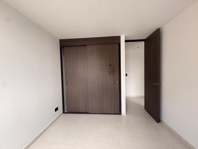 Apartamento de 3 alcobas en arriendo en Loma De San Jose, Sabaneta, 78 m² · foto 9 de 14