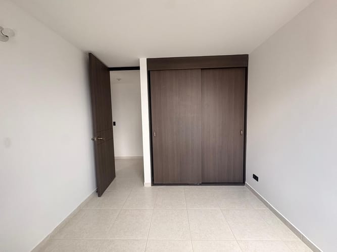 Apartamento de 3 alcobas en arriendo en Loma De San Jose, Sabaneta, 78 m² · foto 10 de 14
