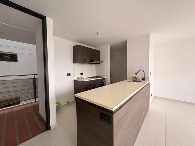 Apartamento de 3 alcobas en arriendo en Loma De San Jose, Sabaneta, 78 m² · foto 4 de 14