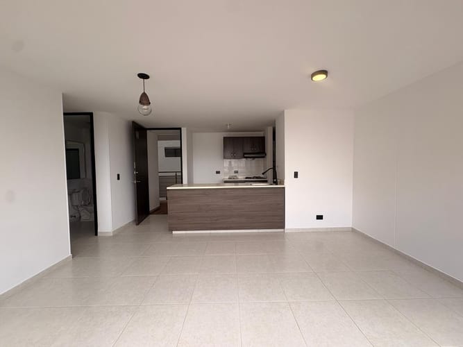 Apartamento de 3 alcobas en arriendo en Loma De San Jose, Sabaneta, 78 m² · foto 6 de 14