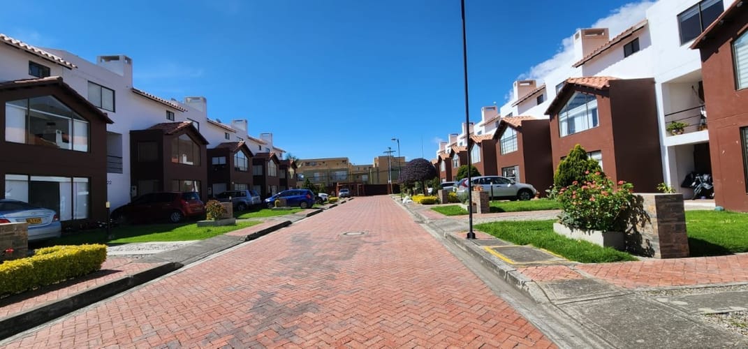 Casa de 3 alcobas en arriendo en El Abra, Cota, 180 m² · foto 2 de 24