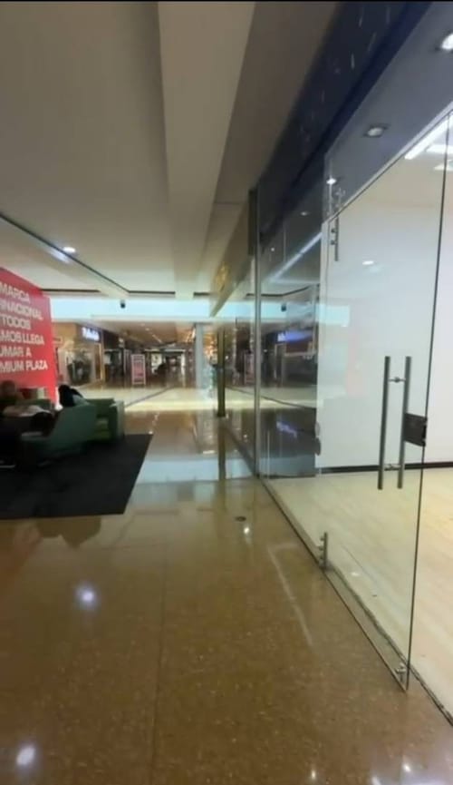 Local en venta en El Poblado, Medellín, 38 m² · foto 13 de 15