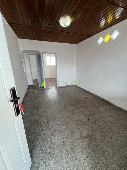 ADOLFO VAILLANT ESQ. AMEGHINO - CON PATIO Y PARRILLERO TECHADO · Foto 3