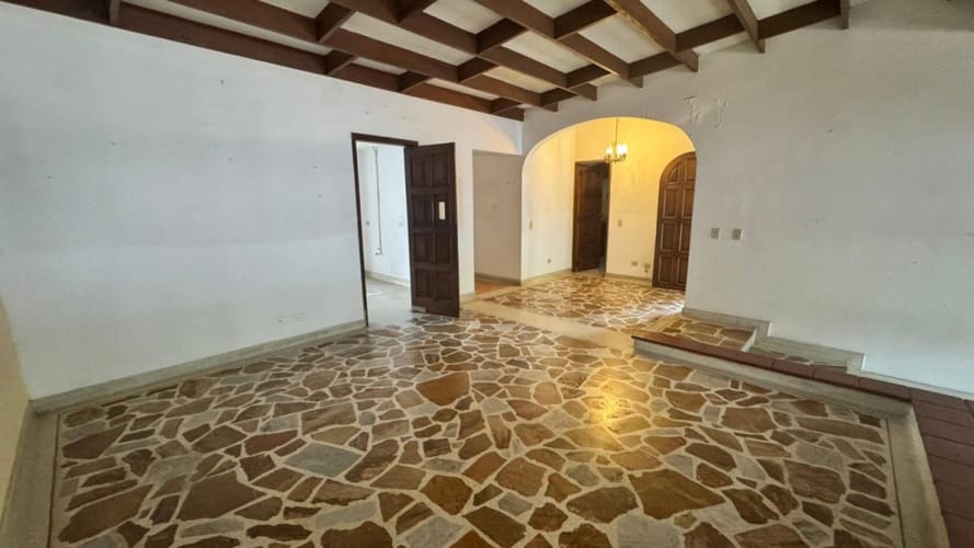 Casa en venta en Altico, Neiva, 310 m² · foto 3 de 12