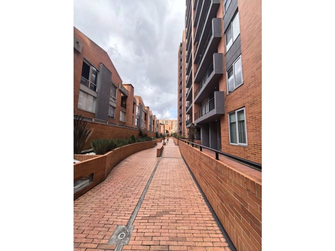 Casa de 2 alcobas en venta en La Floresta, Bogotá, 268 m² · foto 2 de 24
