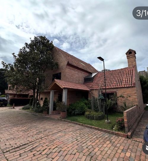 Casa de 3 alcobas en venta en Villa Del Prado, Bogotá, 460 m² · foto 2 de 9