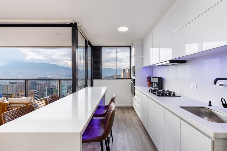 Apartamento de 3 alcobas en venta en El Poblado, Medellín, 103 m² · foto 3 de 24