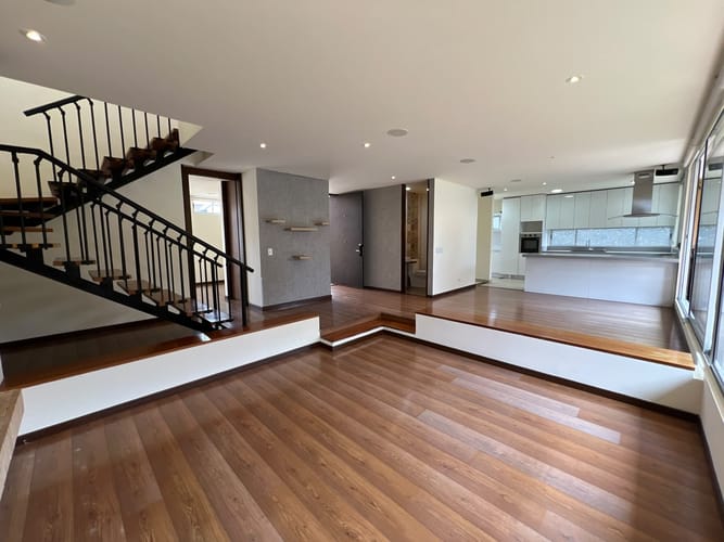 Casa de 4 alcobas en venta en Chuntame, Cajicá, 260 m² · foto 2 de 24