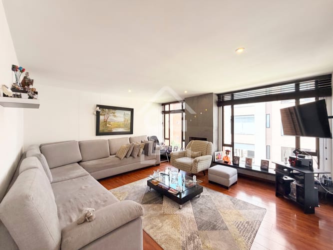 Apartamento de 3 alcobas en venta en Chico Norte, Bogotá, 152 m² · foto 2 de 24