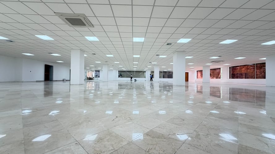 Oficina en arriendo en San Pedro, Cali, 1500 m² · foto 20 de 21