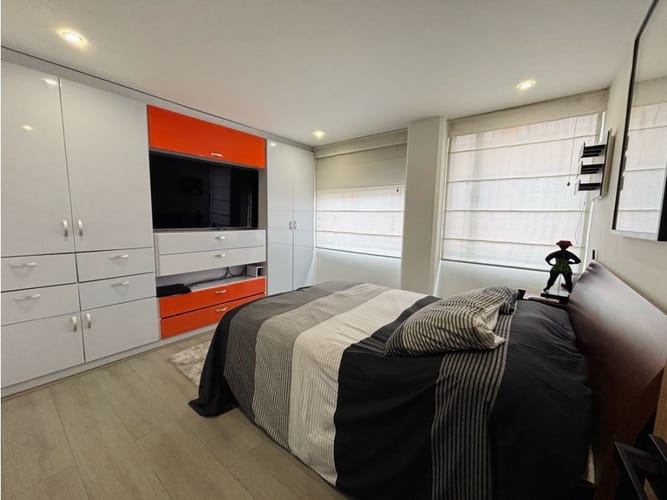 Apartamento de 3 alcobas en venta en Santa Barbara, Bogotá, 143 m² · foto 10 de 16