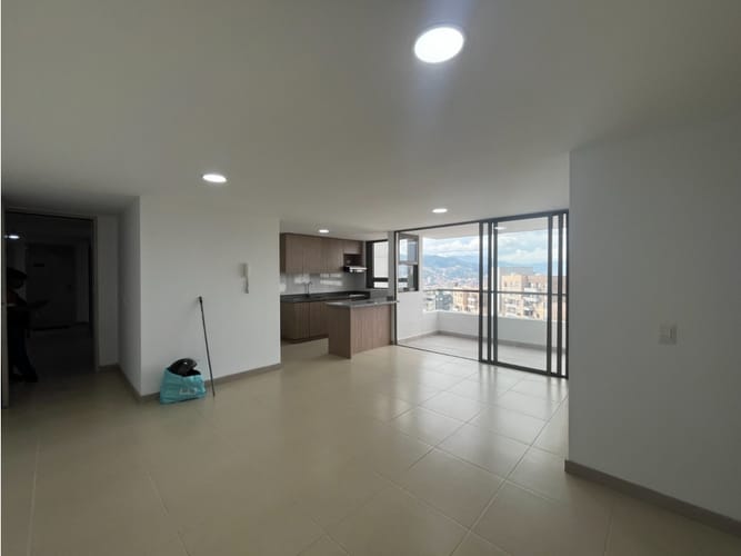 Apartamento de 3 alcobas en arriendo en El Carmelo Ii, Sabaneta, 85 m² · foto 3 de 20