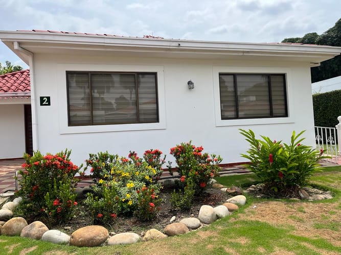 Casa de 4 alcobas en venta en Ricaurte, 200 m² · foto 4 de 24
