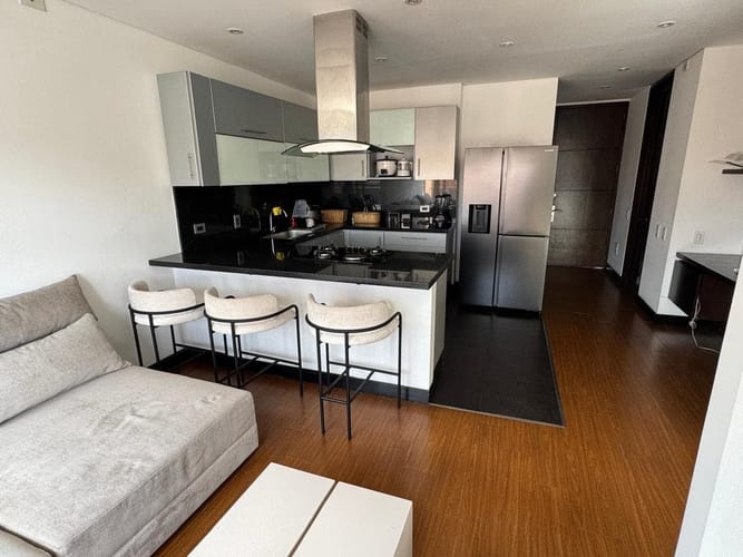 Apartaestudio en venta en Chicó Navarra, Bogotá, 58 m² · foto 2 de 18
