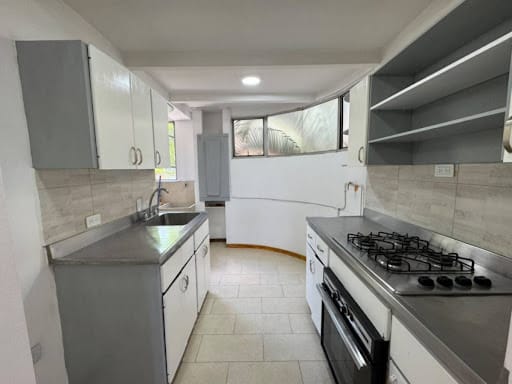 Apartamento de 3 alcobas en arriendo en Patio Bonito, Medellín, 84 m² · foto 2 de 12