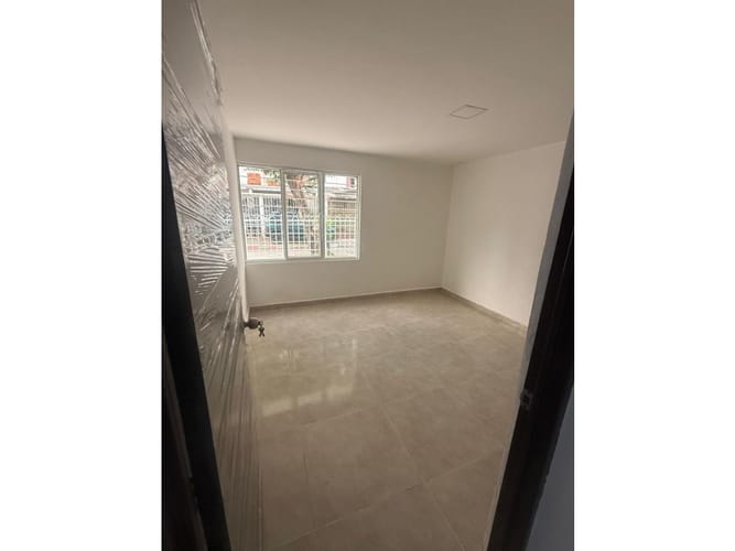 Casa de 6 alcobas en venta en San Carlos, Cali, 140 m² · foto 2 de 14