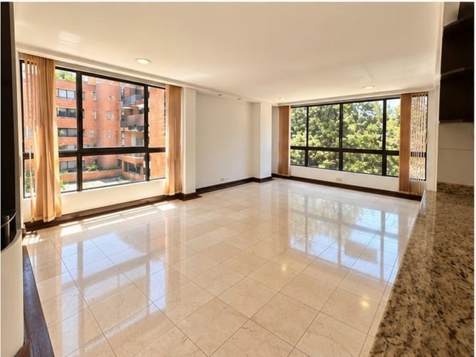 Apartamento de 3 alcobas en venta en El Poblado, Medellín, 107 m² · foto 2 de 15
