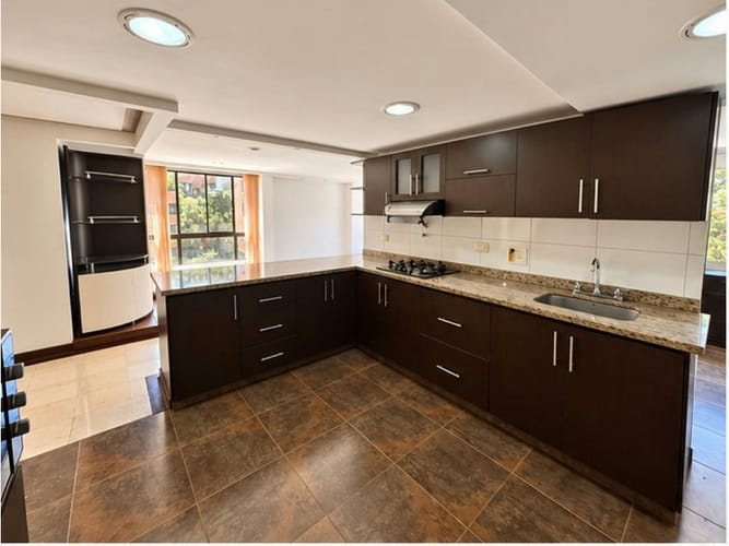 Apartamento de 3 alcobas en venta en El Poblado, Medellín, 107 m² · foto 3 de 15
